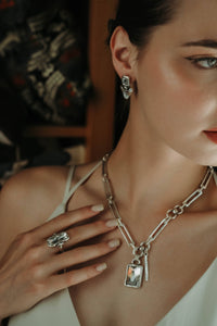 A Beautiful Entwined Crystal Necklace